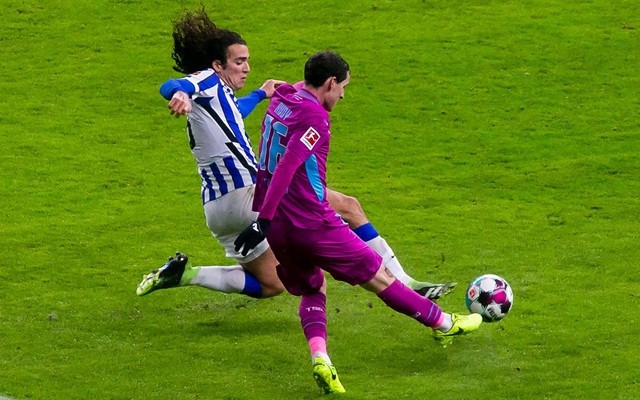  柏林赫塔保级告急，主场惨败升班马  