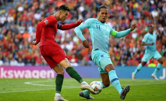  法国足球先生颁奖典礼星光熠固