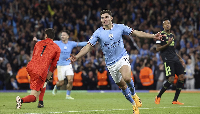  哈兰德戴帽破纪录，曼城五球横扫伯恩利  