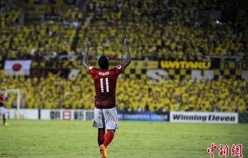  哈兰德梅开二度助球队取胜，刷新个人单赛季进球纪录  