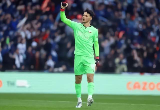  狼队，门将神勇发挥零封曼城爆冷门  